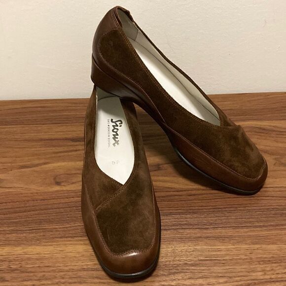Sioux NWOT Brown Leather Woman’s Low Wedge Slip On Shoe. Size 5 1/2 C. - Picture 1 of 7